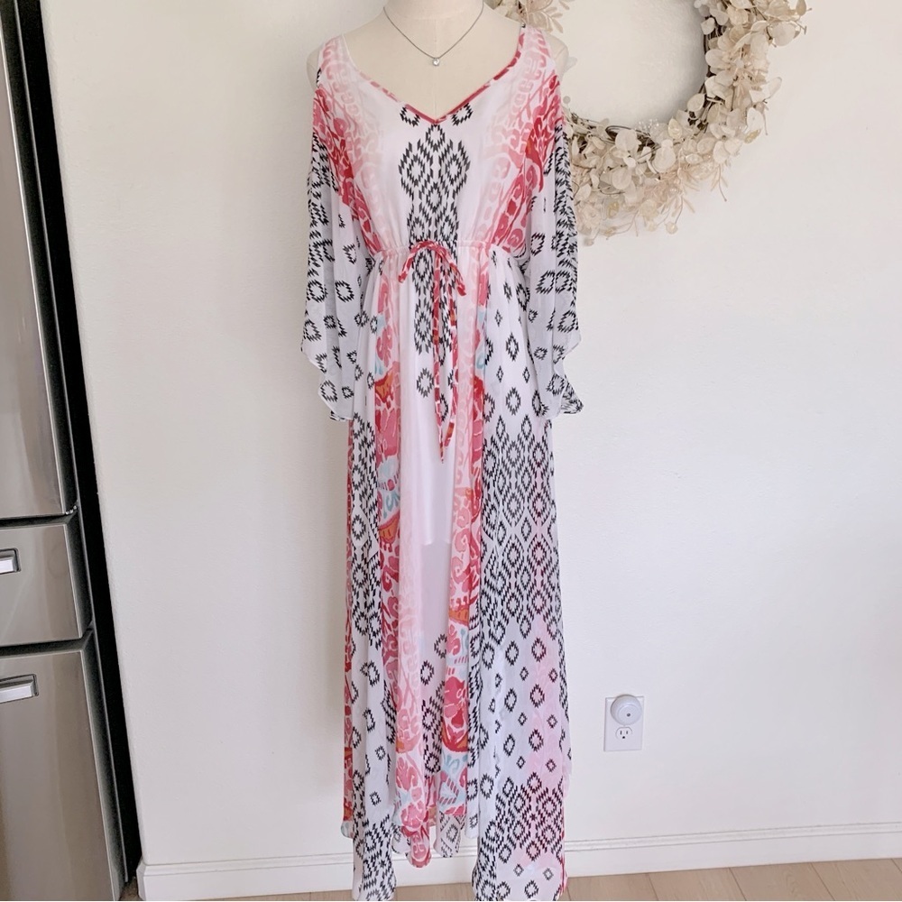 🌷NWOT Bebe Flowy Chiffon Geometric Tribal Print Cold-Shoulder V-Neck Maxi Dress